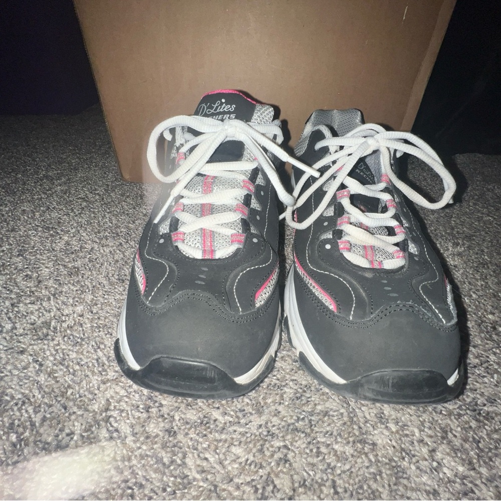 Sketchers D’lites Women’s wide Size 10